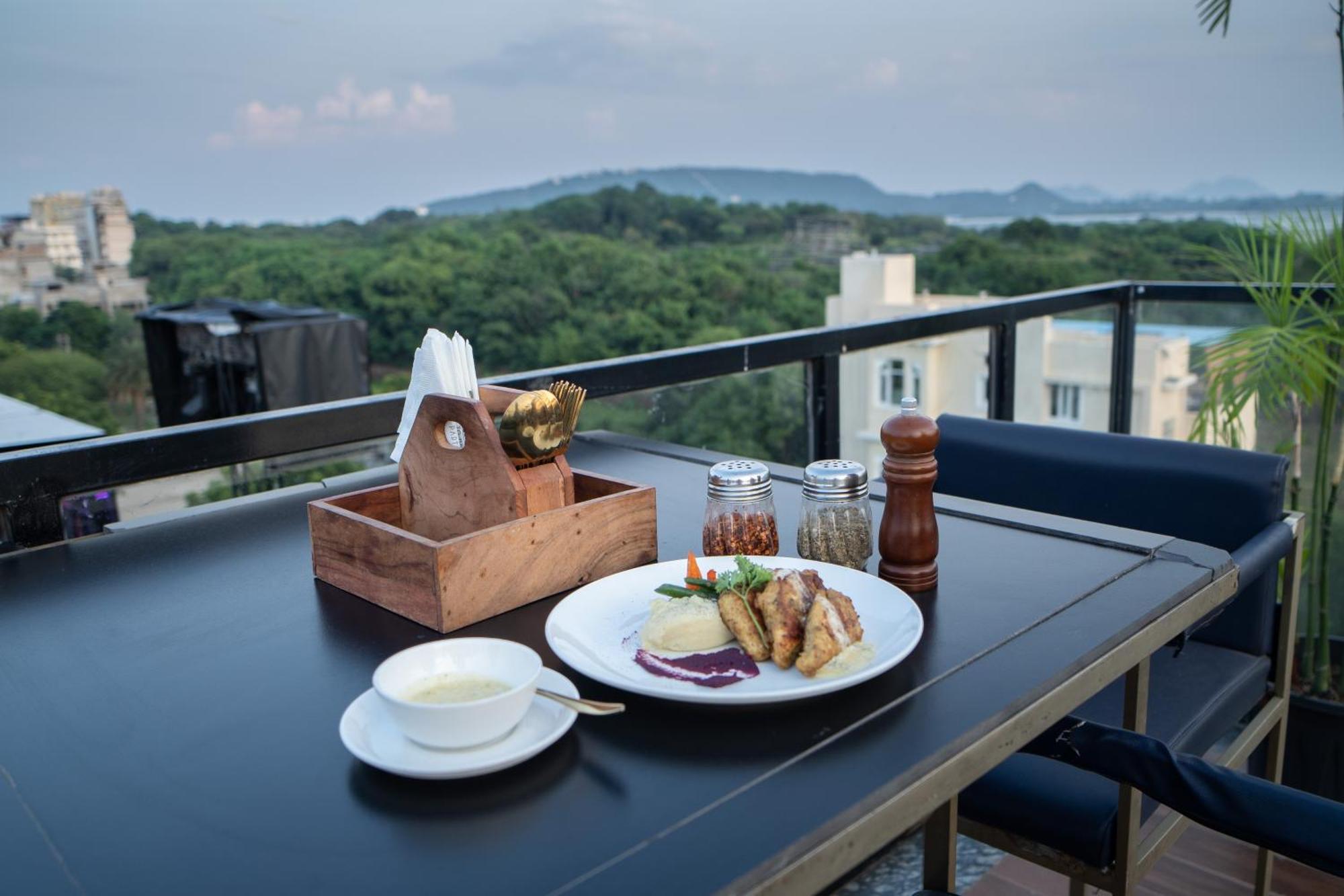 The Courtyard - Beyond Bar & Club Hotel Udaipur Exterior foto