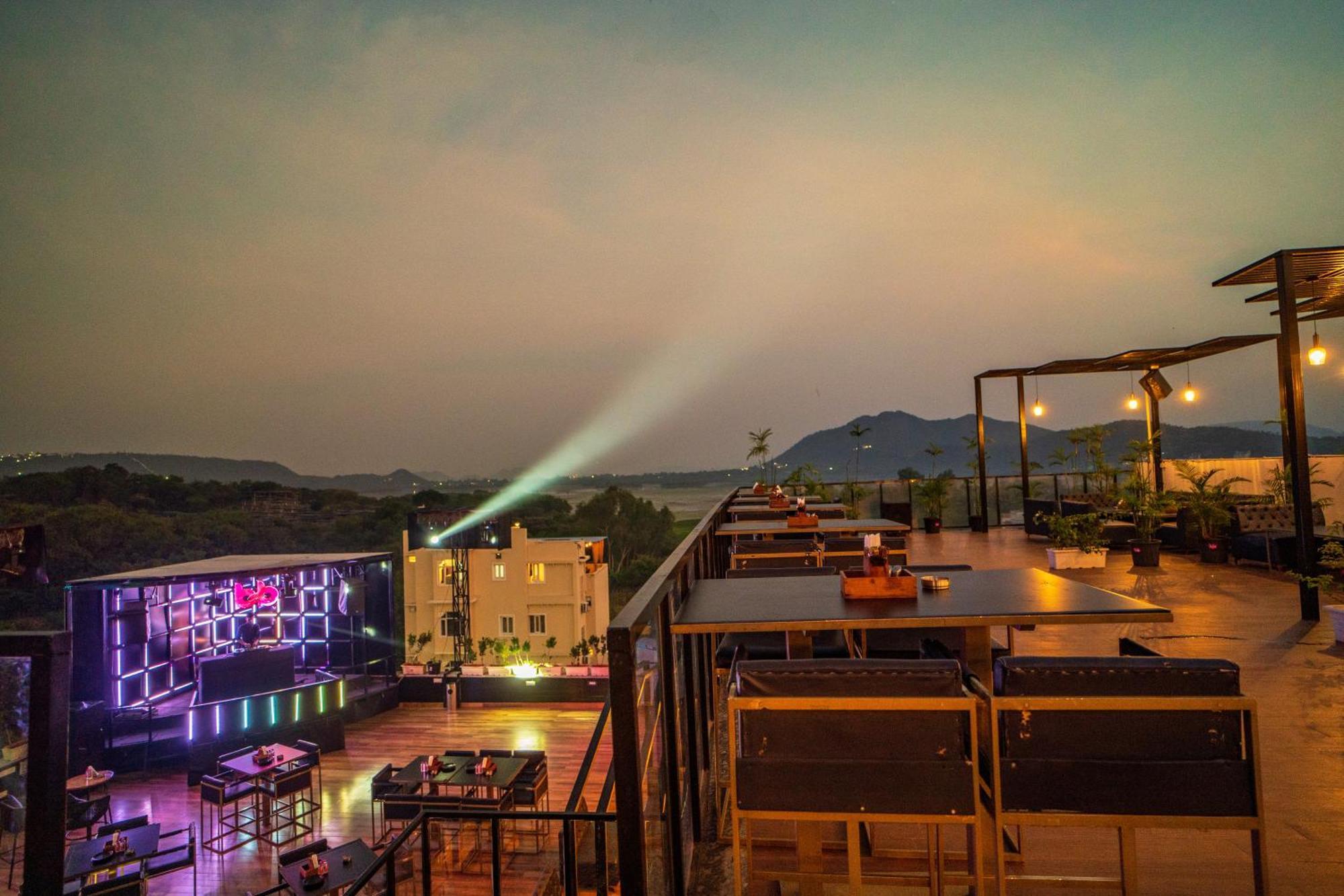 The Courtyard - Beyond Bar & Club Hotel Udaipur Exterior foto
