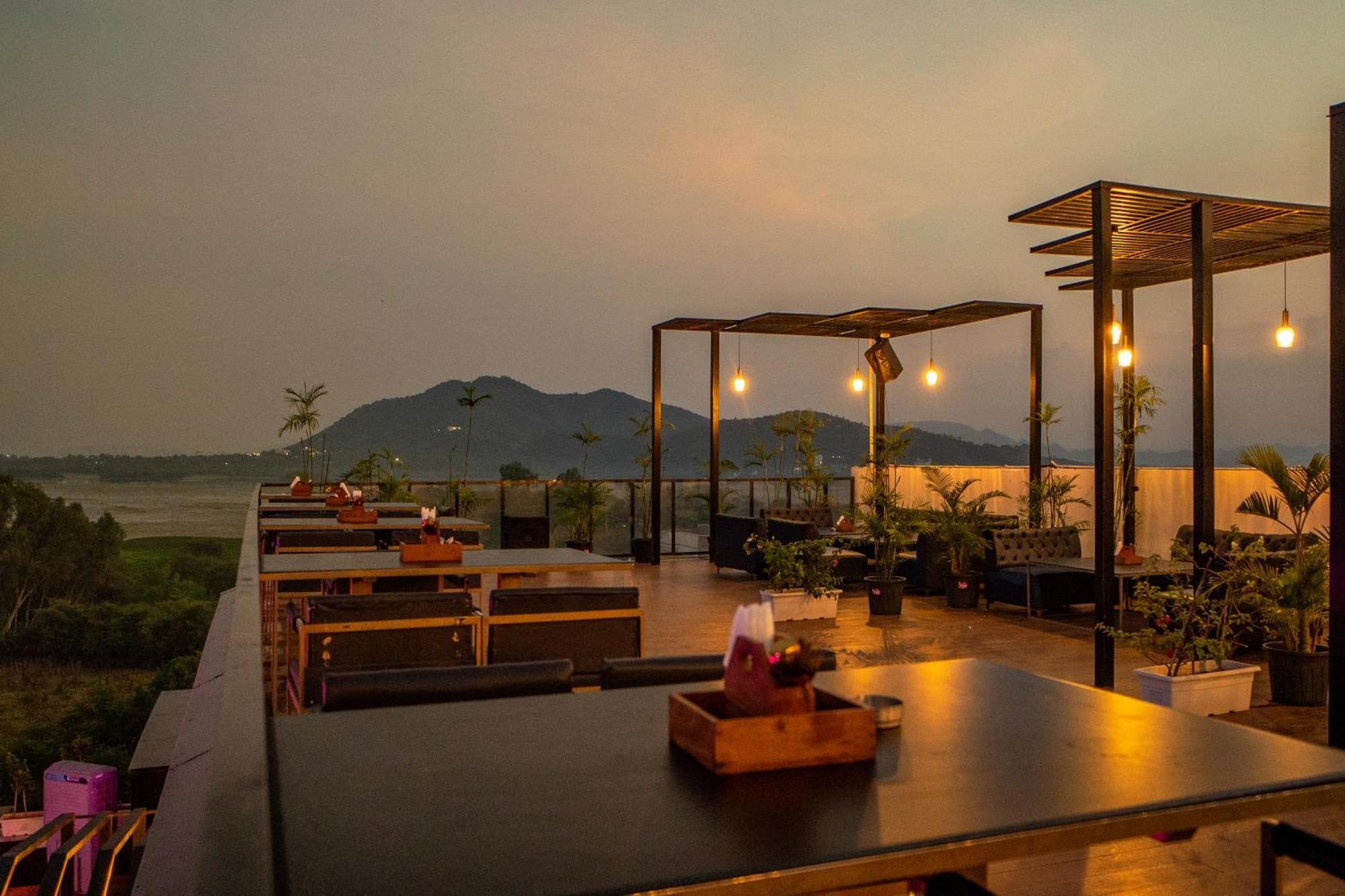 The Courtyard - Beyond Bar & Club Hotel Udaipur Exterior foto